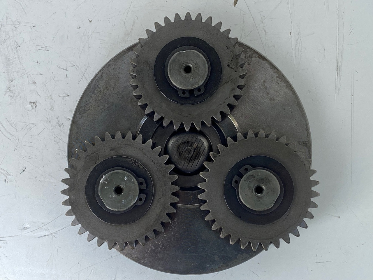 Liebherr Bonfiglioli Reduktionstufe ID-Nr.5007334.  A308, A310, A312, A900 ZW, R308, R310, R312. #RE27.05# - Moteur de rotation pour Pelle sur pneus: photos 3 Liebherr Bonfiglioli Reduktionstufe ID-Nr.5007334.  A308, A310, A312, A900 ZW, R308, R310, R312. #RE27.05# - Moteur de rotation pour Pelle sur pneus: photos 3