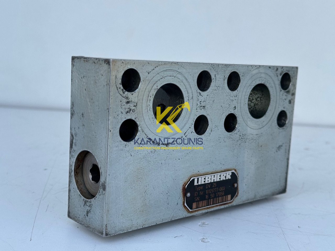 Liebherr Dämpfungsventil ID-Nr.10121777. P924 COMP, P926, R926, R916, R922, R924 COMP, R924, R926 COMP, R926, R930, R936, R946, R950 T, R960 T. #10121777.43199# - Moteur de rotation pour Engins de chantier: photos 2 Liebherr Dämpfungsventil ID-Nr.10121777. P924 COMP, P926, R926, R916, R922, R924 COMP, R924, R926 COMP, R926, R930, R936, R946, R950 T, R960 T. #10121777.43199# - Moteur de rotation pour Engins de chantier: photos 2