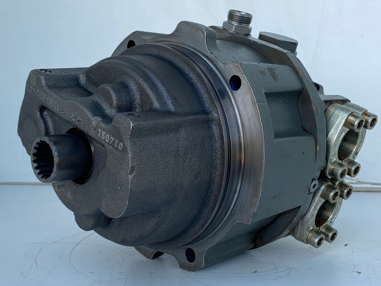 Liebherr Hydraulikeinbaumotor CMVE O 108. ID-Nr.10118562 - ID-Nr.10132610 - ID-Nr.10129048. LOS1916, LOS916, LOS926, R906, R916, R918, R920, R922, R924, R926COMP, R926, R936. #27979# - Moteur hydraulique pour Pelle sur chenille: photos 5 Liebherr Hydraulikeinbaumotor CMVE O 108. ID-Nr.10118562 - ID-Nr.10132610 - ID-Nr.10129048. LOS1916, LOS916, LOS926, R906, R916, R918, R920, R922, R924, R926COMP, R926, R936. #27979# - Moteur hydraulique pour Pelle sur chenille: photos 5