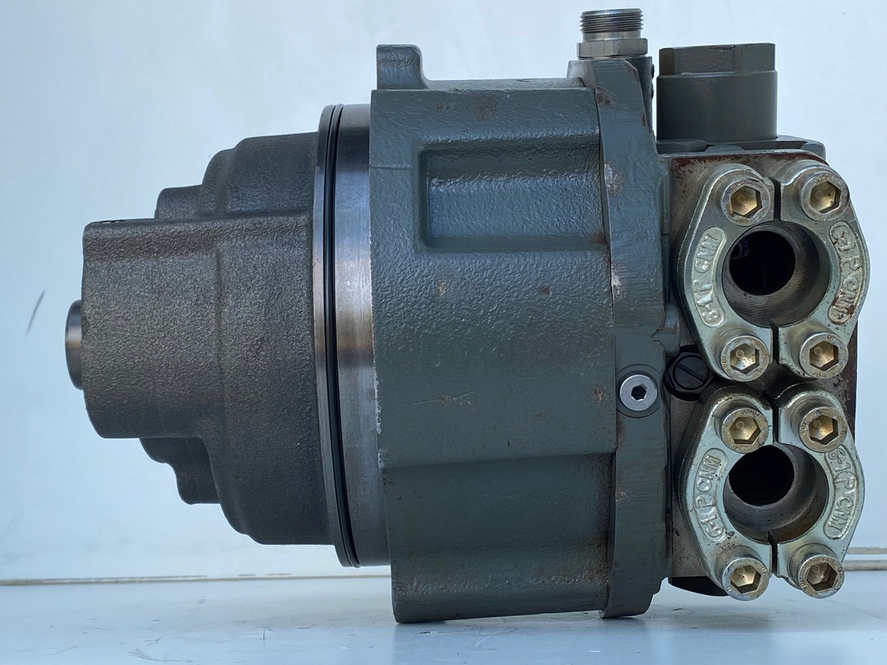 Liebherr Hydraulikeinbaumotor CMVE O 108. ID-Nr.10118562 - ID-Nr.10132610 - ID-Nr.10129048. LOS1916, LOS916, LOS926, R906, R916, R918, R920, R922, R924, R926COMP, R926, R936. #27979# - Moteur hydraulique pour Pelle sur chenille: photos 3 Liebherr Hydraulikeinbaumotor CMVE O 108. ID-Nr.10118562 - ID-Nr.10132610 - ID-Nr.10129048. LOS1916, LOS916, LOS926, R906, R916, R918, R920, R922, R924, R926COMP, R926, R936. #27979# - Moteur hydraulique pour Pelle sur chenille: photos 3