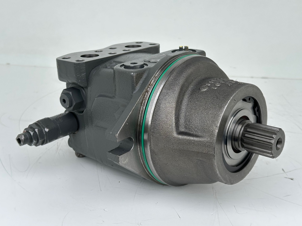 Liebherr Hydraulikeinbaumotor Typ:FMF058. ID-Nr.12483261. SAT275/266. R926 K-LC-1565, R926 K-LC-1827, R930 T-1980. #12483261.00573# - Moteur hydraulique pour Pelle sur chenille: photos 2 Liebherr Hydraulikeinbaumotor Typ:FMF058. ID-Nr.12483261. SAT275/266. R926 K-LC-1565, R926 K-LC-1827, R930 T-1980. #12483261.00573# - Moteur hydraulique pour Pelle sur chenille: photos 2