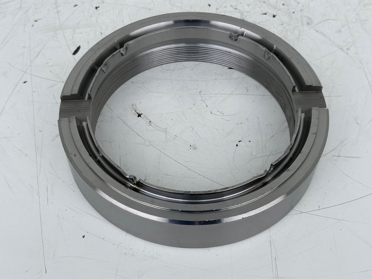 Liebherr Nutmutter ID-Nr.9443117 - ID-Nr.944311703. LH110,A974,LOS974,P974,P976,R974,R976,R980,P994,P995,R944,R995. #944311703.27.12.01# - Boîte de vitesse pour Engins de chantier: photos 1 Liebherr Nutmutter ID-Nr.9443117 - ID-Nr.944311703. LH110,A974,LOS974,P974,P976,R974,R976,R980,P994,P995,R944,R995. #944311703.27.12.01# - Boîte de vitesse pour Engins de chantier: photos 1