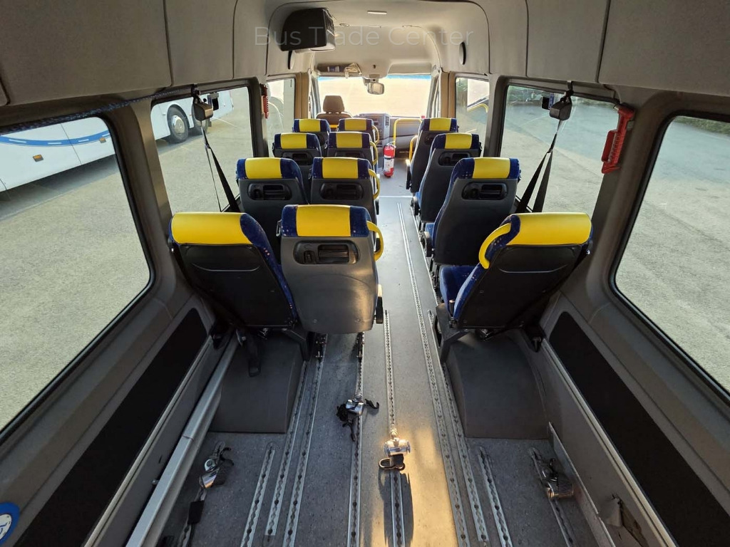 VOLKSWAGEN Crafter 50 LR // 3 units with lift - Minibus, Transport de personnes: photos 5 VOLKSWAGEN Crafter 50 LR // 3 units with lift - Minibus, Transport de personnes: photos 5