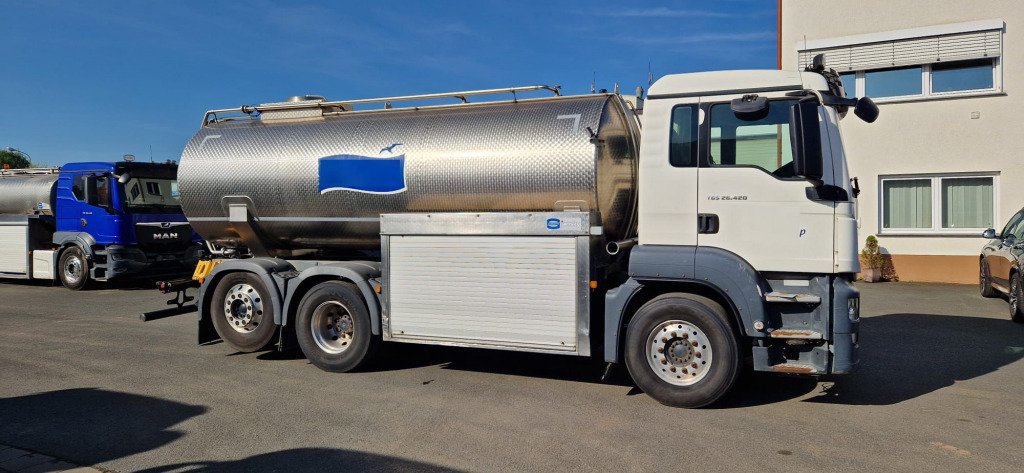 MAN TGS 26.420 6x2 (Nr. 6045) - Camion citerne: photos 1 MAN TGS 26.420 6x2 (Nr. 6045) - Camion citerne: photos 1