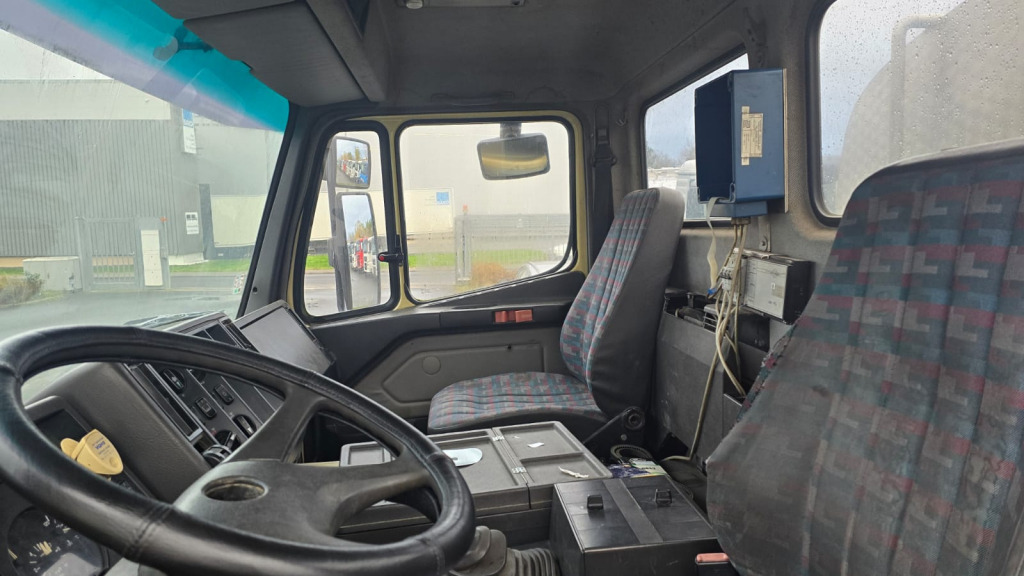 Mercedes Benz 1824 4x2 (Nr. 6217) - Camion citerne: photos 5 Mercedes Benz 1824 4x2 (Nr. 6217) - Camion citerne: photos 5