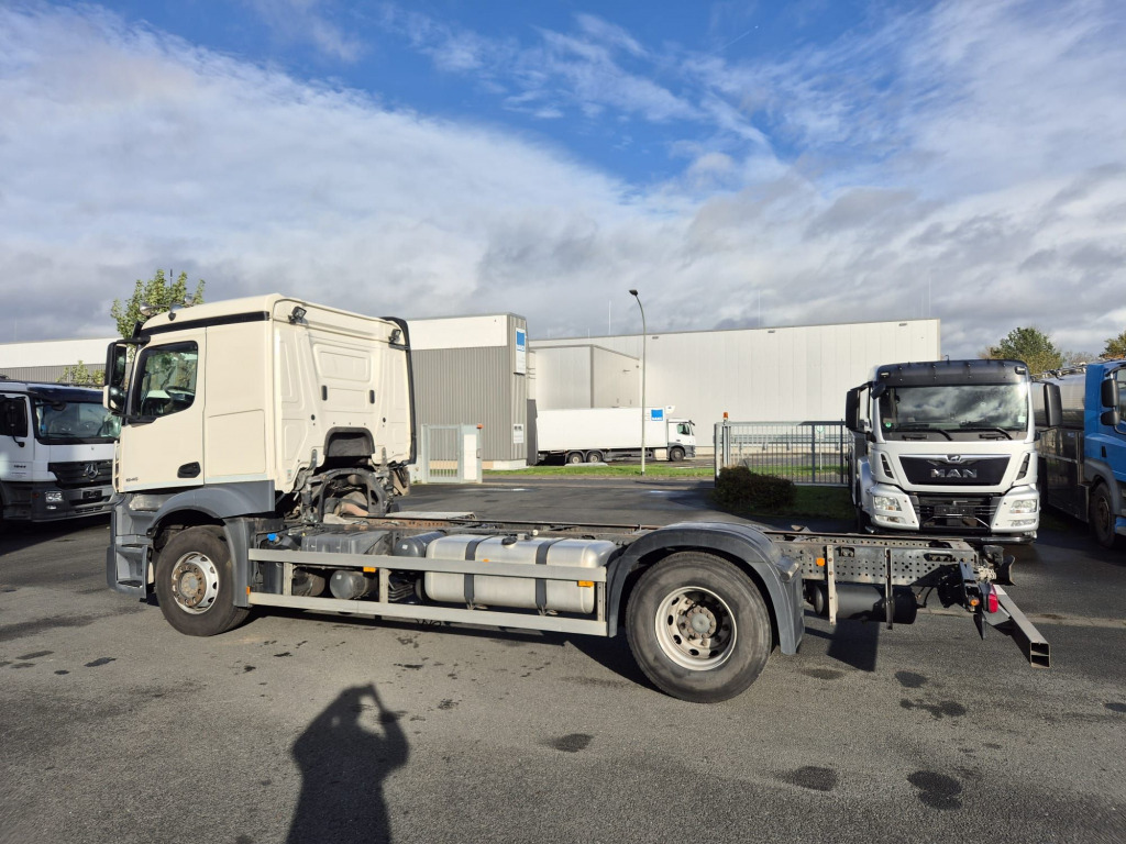 Mercedes Benz 1846 Actros (Nr. 5883) - Camion citerne: photos 5 Mercedes Benz 1846 Actros (Nr. 5883) - Camion citerne: photos 5