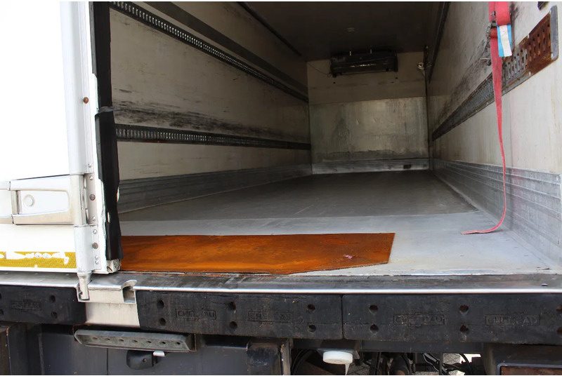 Camion frigorifique Renault Premium 370 * EURO5 * CARRIER SUPRA 950 *: photos 10