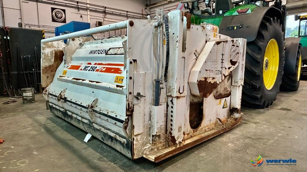 Wirtgen WS 250 - Travaux routiers: photos 1 Wirtgen WS 250 - Travaux routiers: photos 1