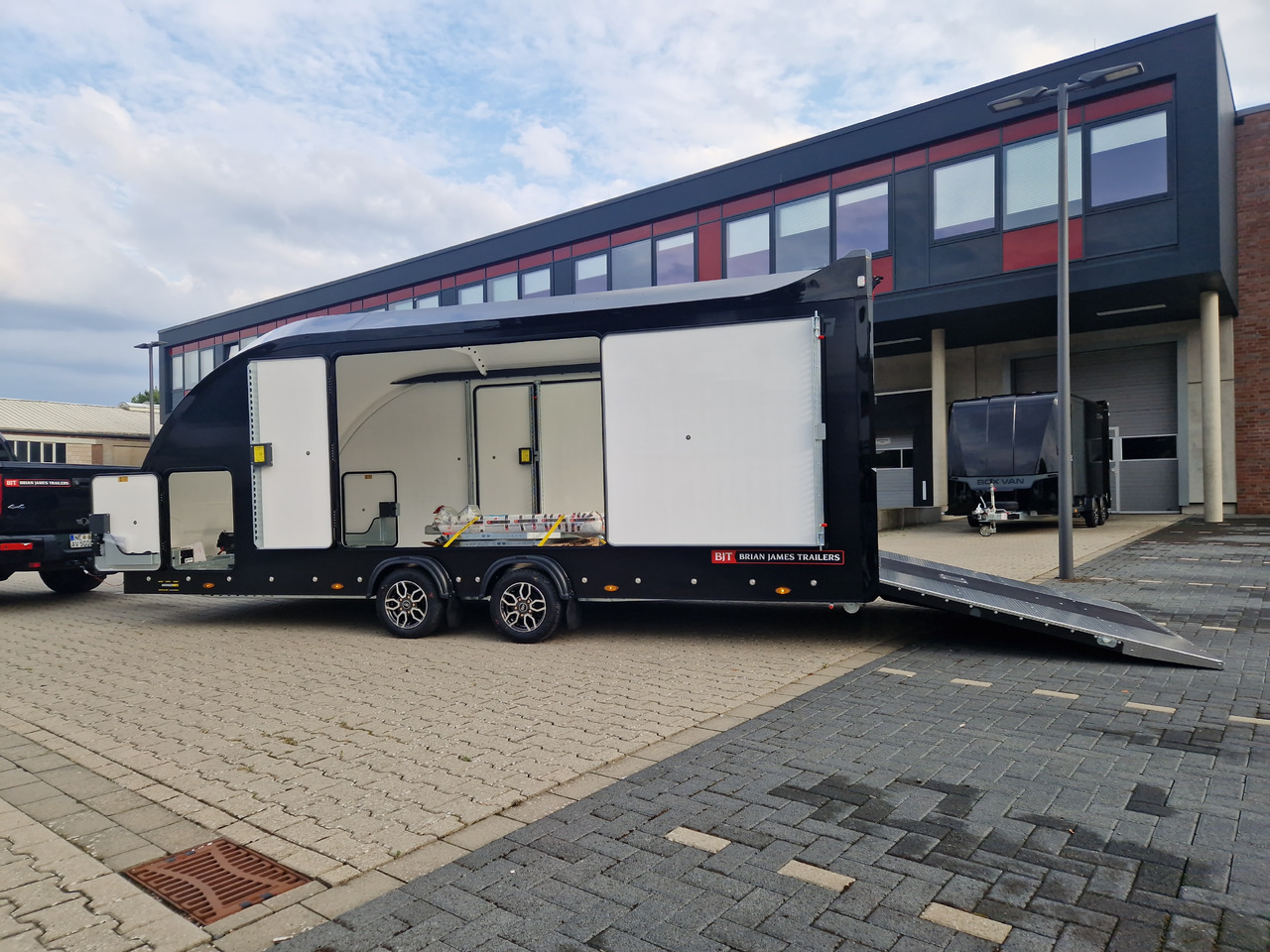BJT Race Sport 550x210x188cm blackline E Winde Kamera 3500kg - Remorque porte-voitures: photos 2 BJT Race Sport 550x210x188cm blackline E Winde Kamera 3500kg - Remorque porte-voitures: photos 2