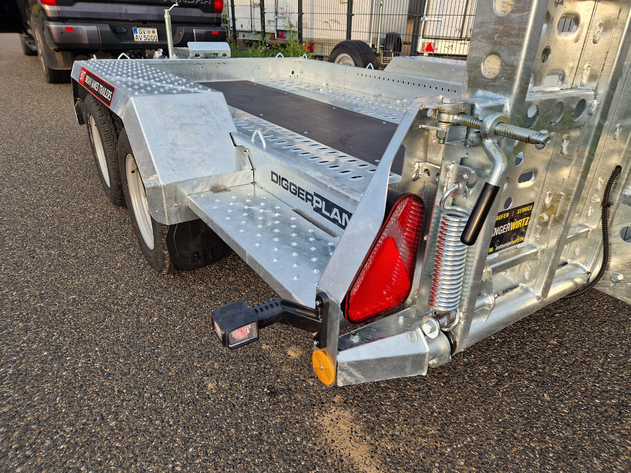 Brian James Digger Plant 543-3217-35 320x170 Auffahrklappe Reserverad Schaufelablage 3500kg - Remorque porte engin: photos 4 Brian James Digger Plant 543-3217-35 320x170 Auffahrklappe Reserverad Schaufelablage 3500kg - Remorque porte engin: photos 4