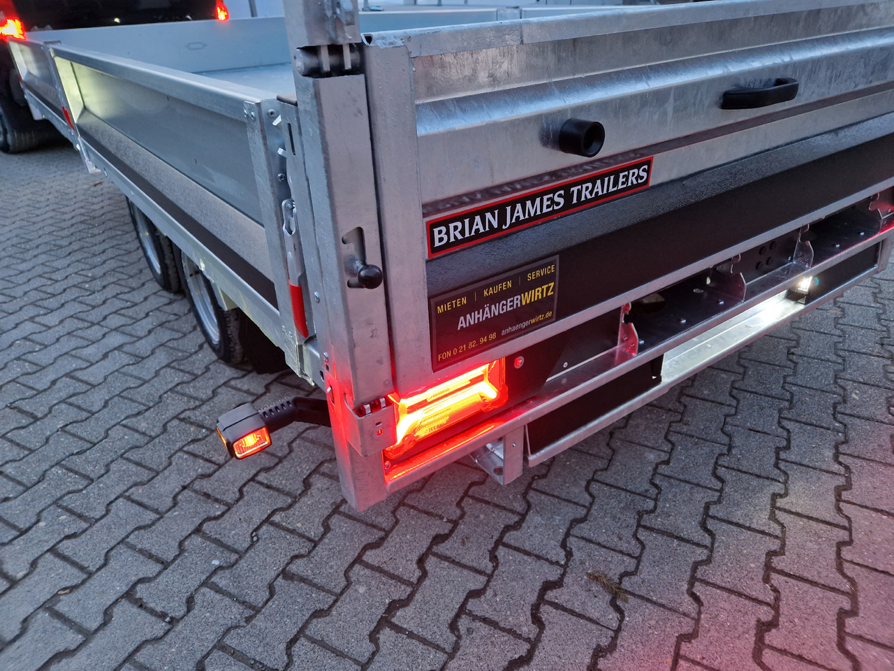 Remorque benne Brian James Trailer CarGO Tipper 400x200x30cm elektro Pendelklappe blackline LED 3500kg Tandem: photos 6