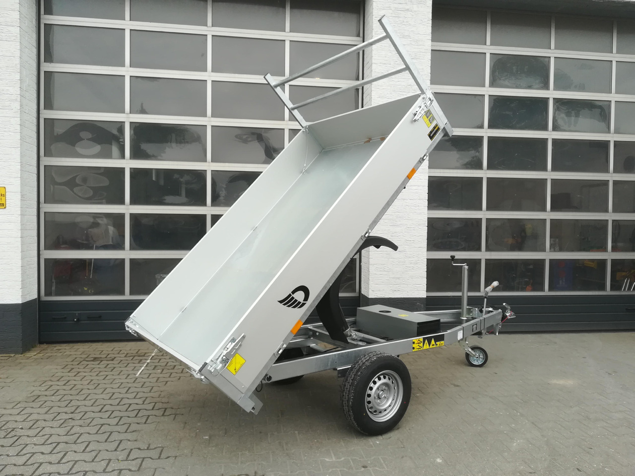 Cheval Liberte Debon Kipper PW 0 Lux Elektro 250x155x30cm 1500kg Januar Online Aktion - Remorque benne: photos 1 Cheval Liberte Debon Kipper PW 0 Lux Elektro 250x155x30cm 1500kg Januar Online Aktion - Remorque benne: photos 1
