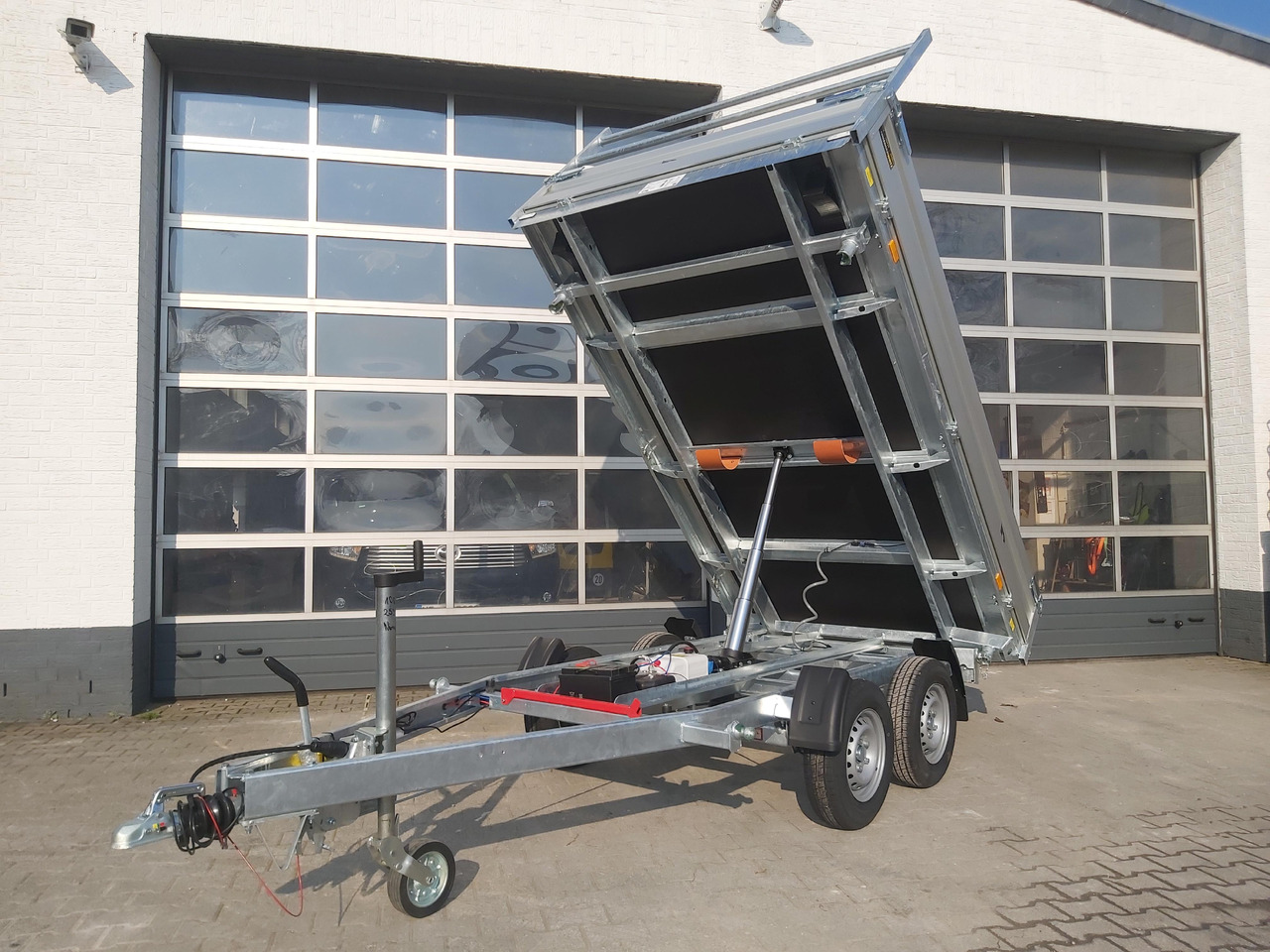 Cheval Liberte Debon Kipper PW 2.4 Basic Elektro 305x180x35cm 2600kg Modell 2024 - Remorque benne: photos 1 Cheval Liberte Debon Kipper PW 2.4 Basic Elektro 305x180x35cm 2600kg Modell 2024 - Remorque benne: photos 1