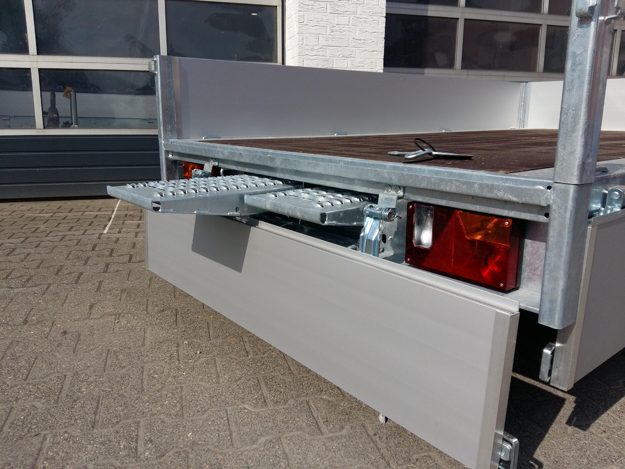 EDUARD Multi 260x150x30cm Lfh: 56cm 10" niedrig Fahrwerk Rampen (S) 1500kg - Remorque voiture: photos 2 EDUARD Multi 260x150x30cm Lfh: 56cm 10" niedrig Fahrwerk Rampen (S) 1500kg - Remorque voiture: photos 2