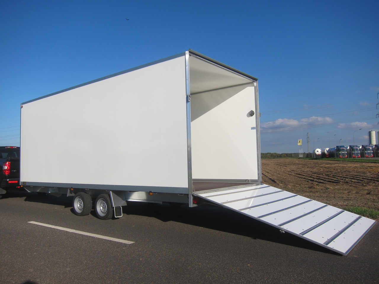 Kofferanhänger AZHLC 3560/244 S40 601x244x225cm Heckrampe 13" (XXXL) 3500kg - Remorque fourgon: photos 2 Kofferanhänger AZHLC 3560/244 S40 601x244x225cm Heckrampe 13" (XXXL) 3500kg - Remorque fourgon: photos 2