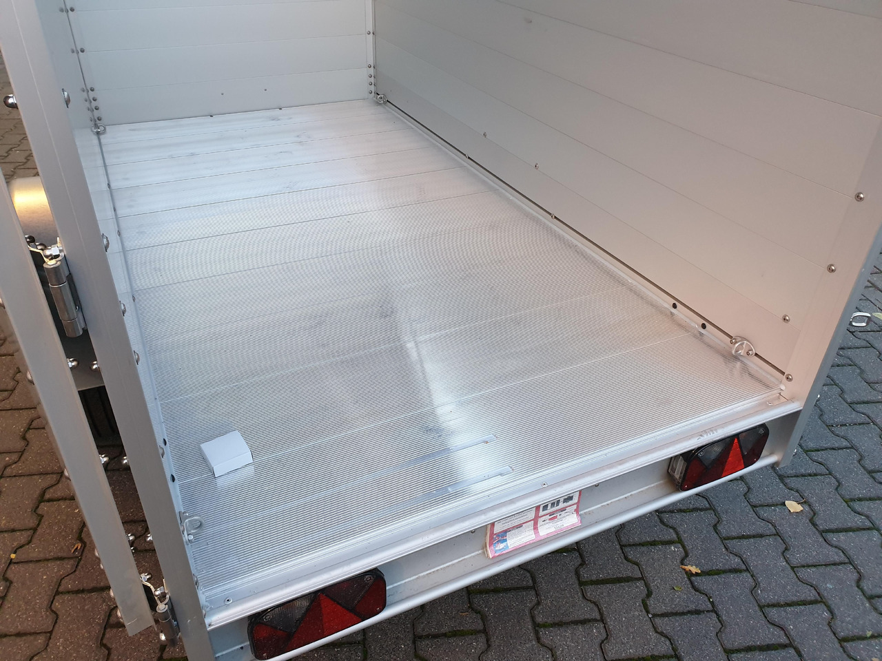 PKW Anhänger Koch Aluline 4.13 Deckel Hecktür Aluboden DV 250x125x125cm 1300kg 100 km/H Modell 23 - Remorque fourgon: photos 4 PKW Anhänger Koch Aluline 4.13 Deckel Hecktür Aluboden DV 250x125x125cm 1300kg 100 km/H Modell 23 - Remorque fourgon: photos 4
