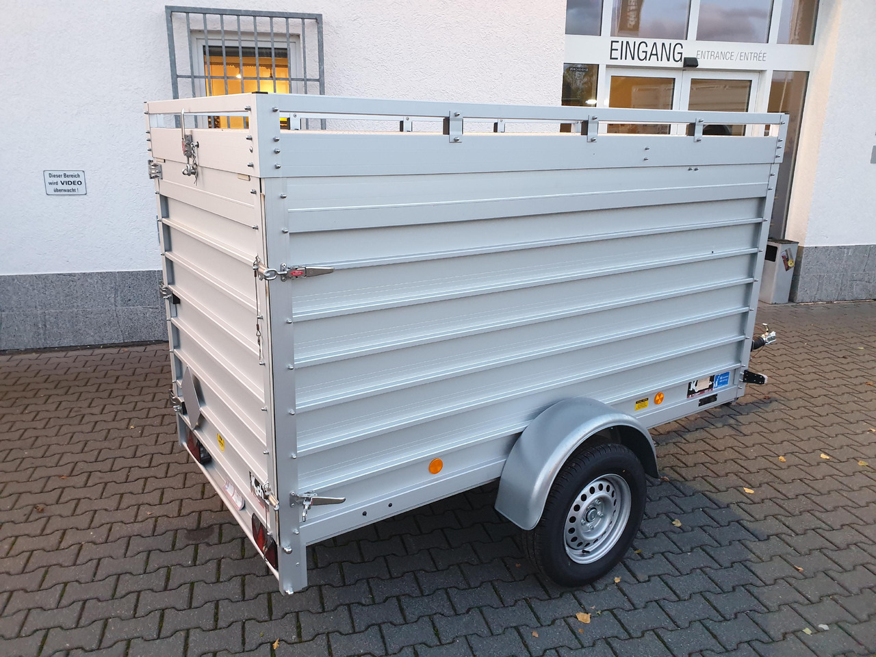 PKW Anhänger Koch Aluline 4.13 Deckel Hecktür Aluboden DV 250x125x125cm 1300kg 100 km/H Modell 23 - Remorque fourgon: photos 2 PKW Anhänger Koch Aluline 4.13 Deckel Hecktür Aluboden DV 250x125x125cm 1300kg 100 km/H Modell 23 - Remorque fourgon: photos 2