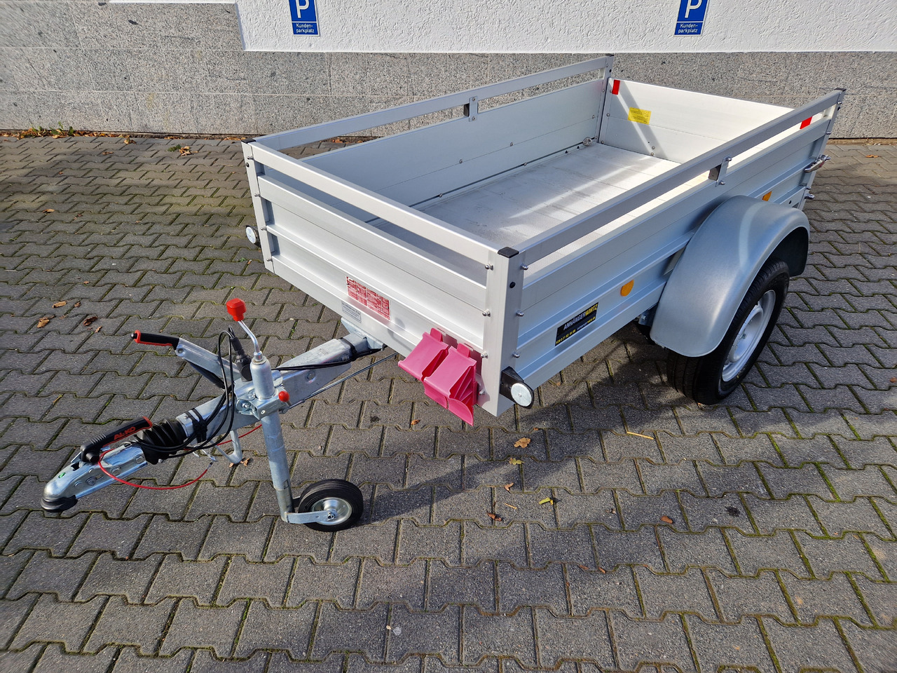 PKW Anhänger Koch Aluline+ B1000 205x105x40cm ALUBODEN (XS) 1000kg 100km/H Januar Online - Remorque voiture: photos 1 PKW Anhänger Koch Aluline+ B1000 205x105x40cm ALUBODEN (XS) 1000kg 100km/H Januar Online - Remorque voiture: photos 1