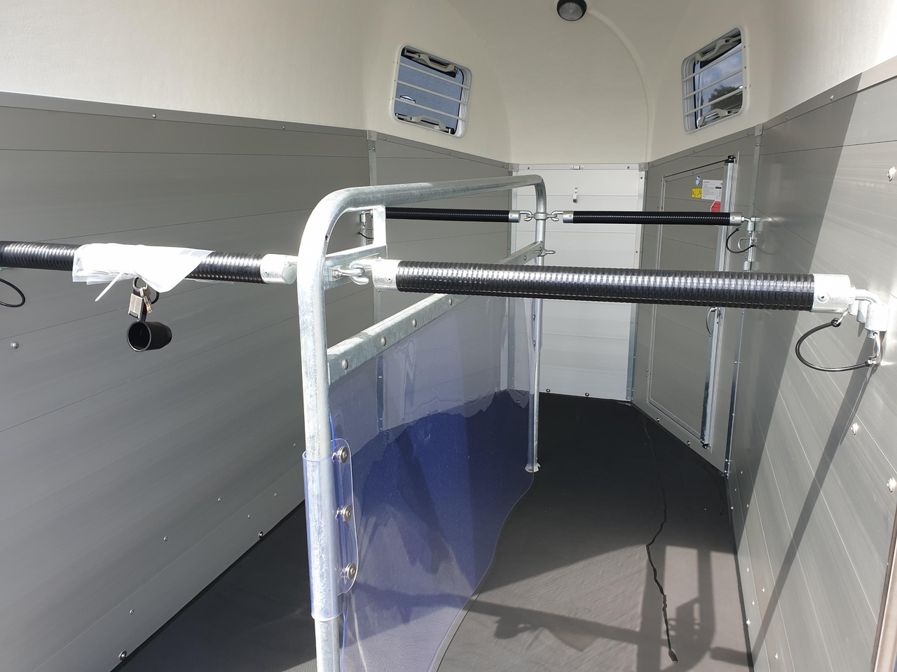 Van chevaux Pferdeanhänger Böckmann Champion Esprit C silver black Haube silver 2400kg Modell 2024: photos 6