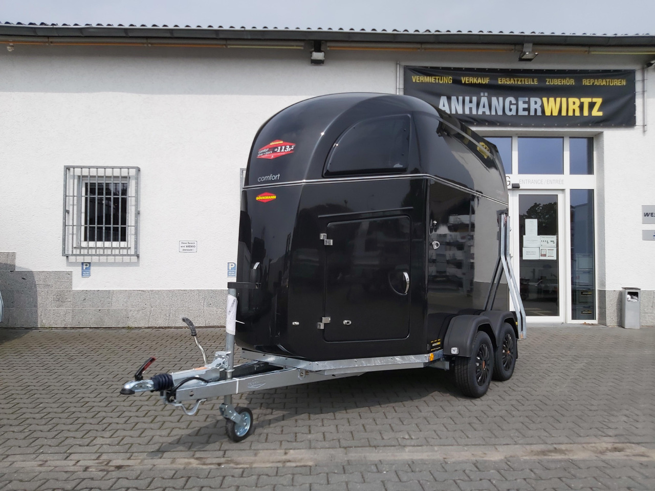 Pferdeanhänger Böckmann Comfort Esprit black Set Sattelkammer Trittschutz 100km/H 2400kg Modell 2024 - Van chevaux: photos 1 Pferdeanhänger Böckmann Comfort Esprit black Set Sattelkammer Trittschutz 100km/H 2400kg Modell 2024 - Van chevaux: photos 1