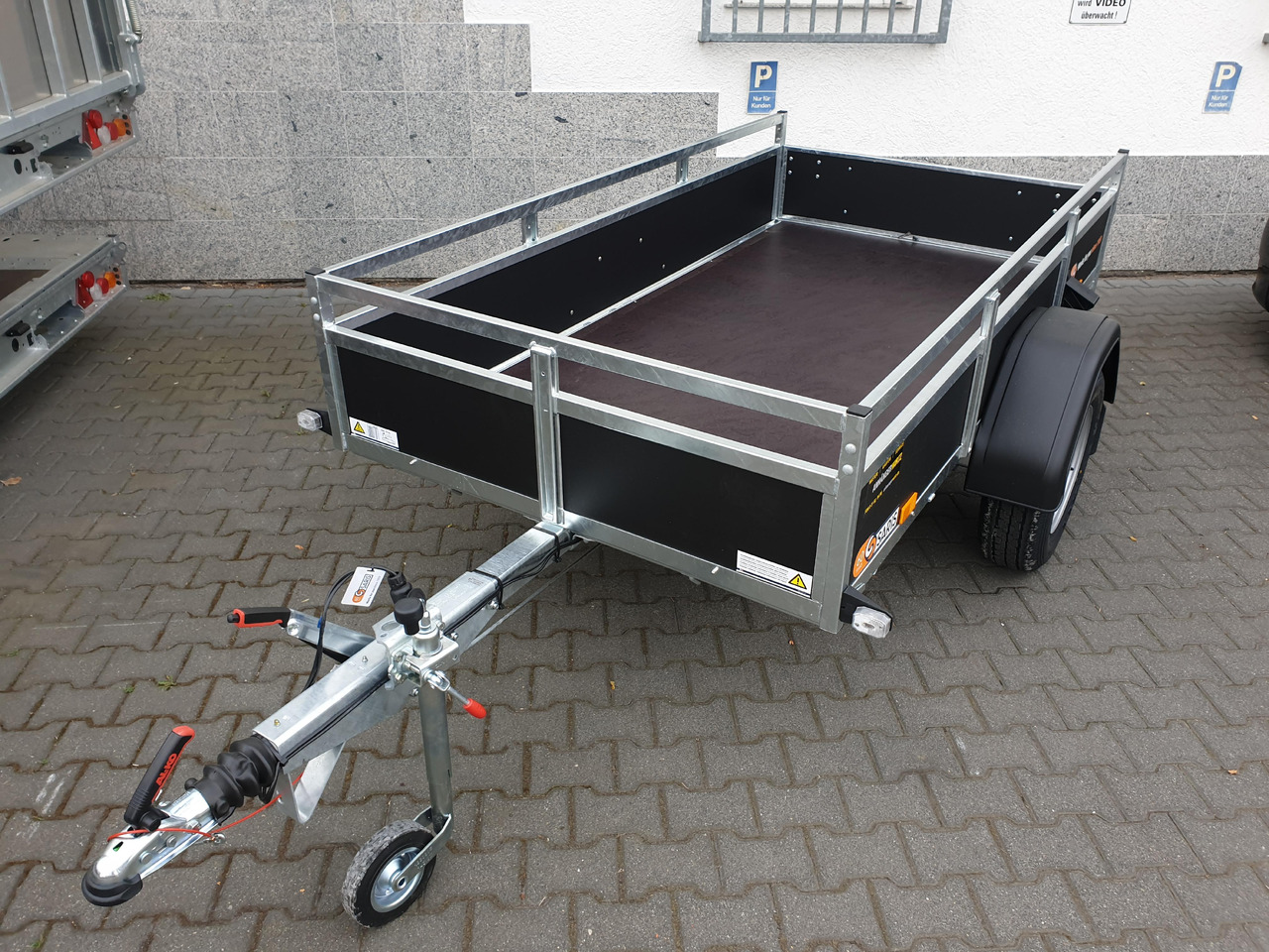 Saris BMG 135 Classic Wood 255x133x45cm (S) 1350kg Abverkauf Aktion - Remorque voiture: photos 2 Saris BMG 135 Classic Wood 255x133x45cm (S) 1350kg Abverkauf Aktion - Remorque voiture: photos 2