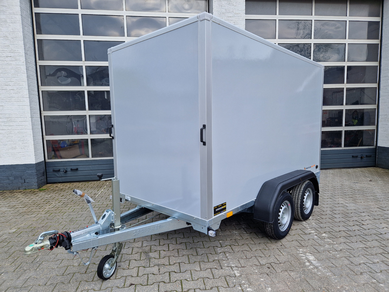 Saris Koffer GO 306 154 180 2700 2 306x154x180cm GFK grau (M) 2700kg Modell 2024 - Remorque fourgon: photos 1 Saris Koffer GO 306 154 180 2700 2 306x154x180cm GFK grau (M) 2700kg Modell 2024 - Remorque fourgon: photos 1