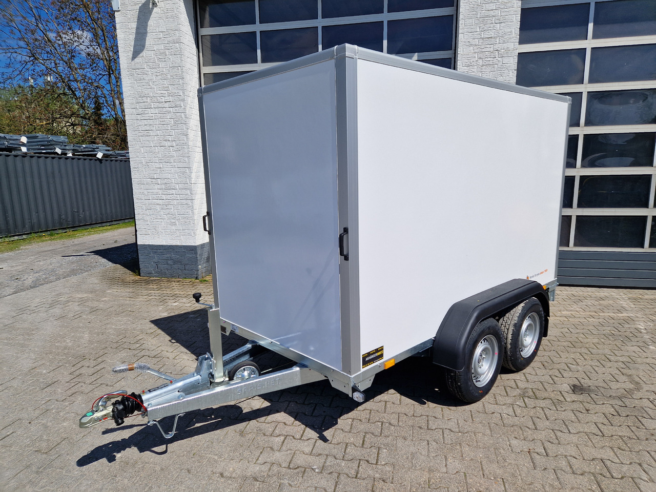 Saris Koffer GO 306 154 180 2700 2 306x154x180cm GFK weiß (M) 2700kg - Remorque fourgon: photos 1 Saris Koffer GO 306 154 180 2700 2 306x154x180cm GFK weiß (M) 2700kg - Remorque fourgon: photos 1