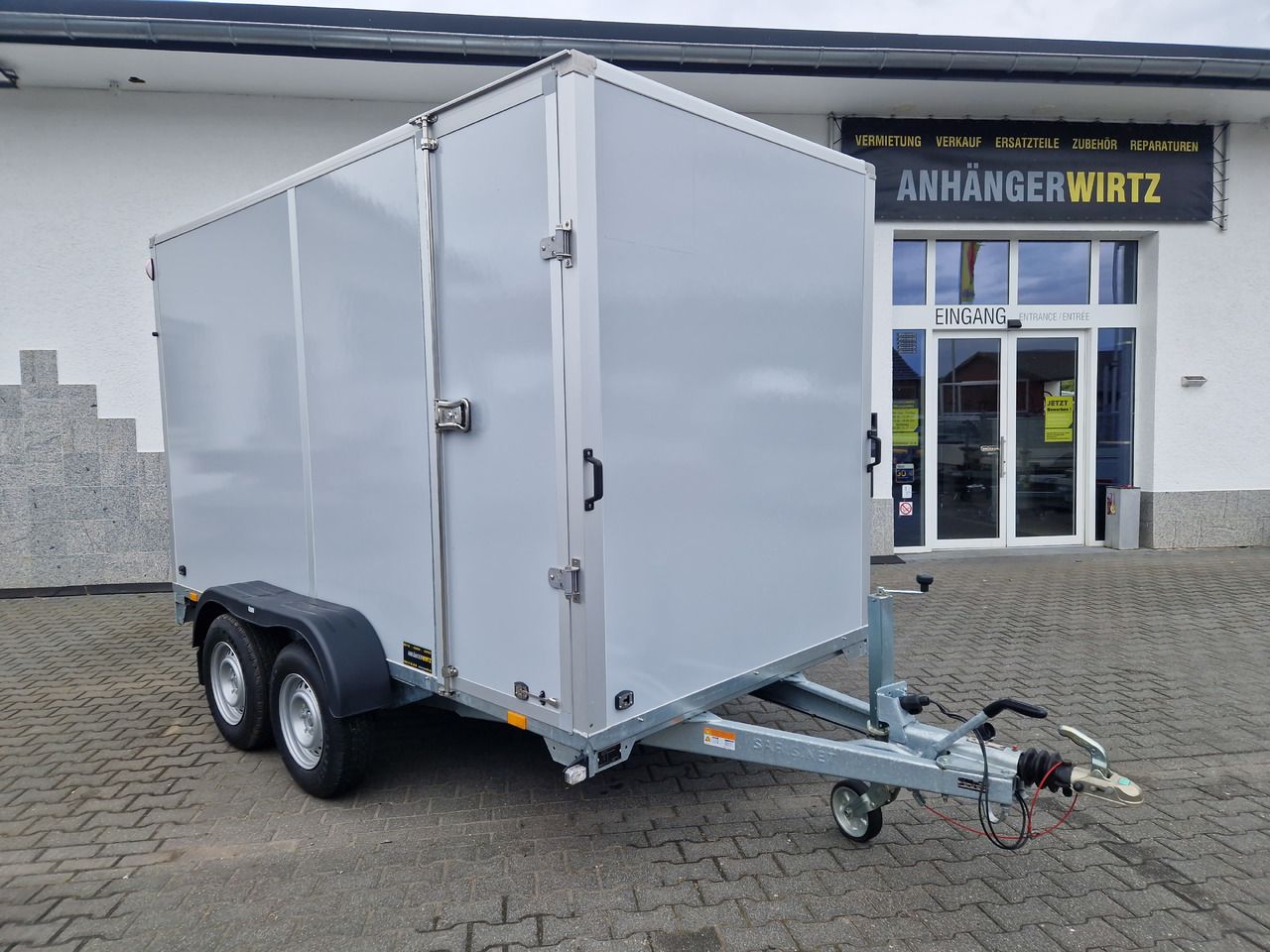 Saris Koffer GO 356 169 200 2700 2 356x169x200cm Hecktüren Seitentür grau GFK (L) 2700kg - Remorque fourgon: photos 2 Saris Koffer GO 356 169 200 2700 2 356x169x200cm Hecktüren Seitentür grau GFK (L) 2700kg - Remorque fourgon: photos 2