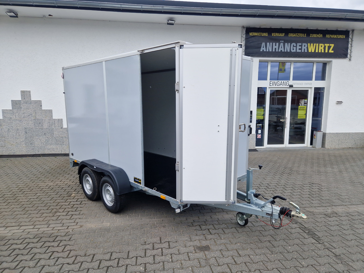 Saris Koffer GO 356 169 200 2700 2 356x169x200cm Hecktüren Seitentür grau GFK (L) 2700kg - Remorque fourgon: photos 1 Saris Koffer GO 356 169 200 2700 2 356x169x200cm Hecktüren Seitentür grau GFK (L) 2700kg - Remorque fourgon: photos 1