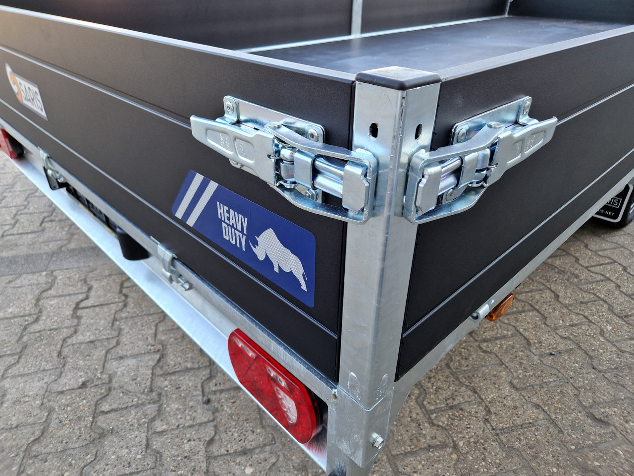Saris PL HD 506 224 3500 2 506x224x35cm heavy duty blackline LED Beleuchtung (XXL) 3500kg - Remorque plateau: photos 4 Saris PL HD 506 224 3500 2 506x224x35cm heavy duty blackline LED Beleuchtung (XXL) 3500kg - Remorque plateau: photos 4