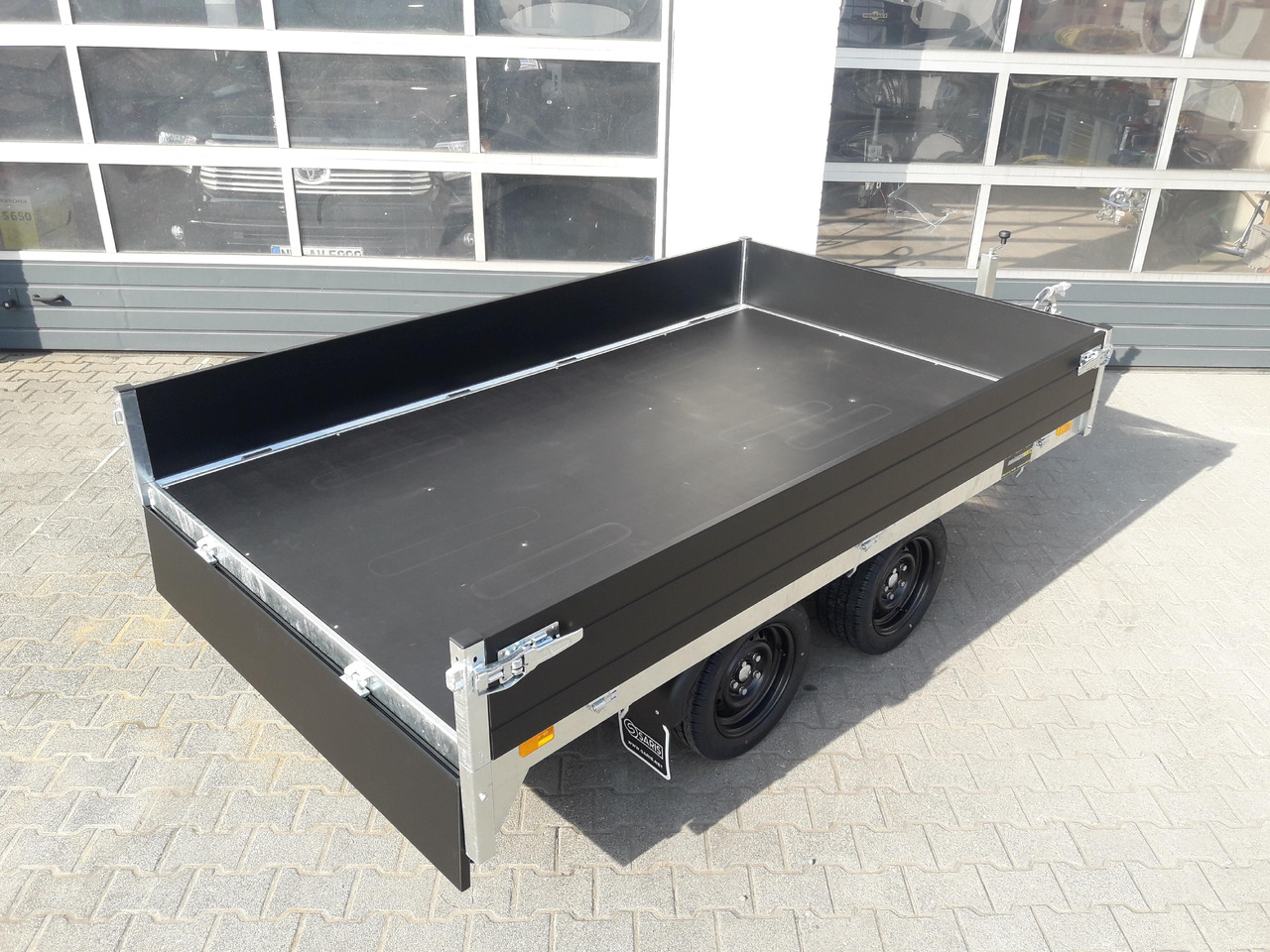 Saris PL276 170 2000 2 276x170x30cm black Edition LED Beleuchtung 13" (S) 2000kg - Remorque plateau: photos 4 Saris PL276 170 2000 2 276x170x30cm black Edition LED Beleuchtung 13" (S) 2000kg - Remorque plateau: photos 4