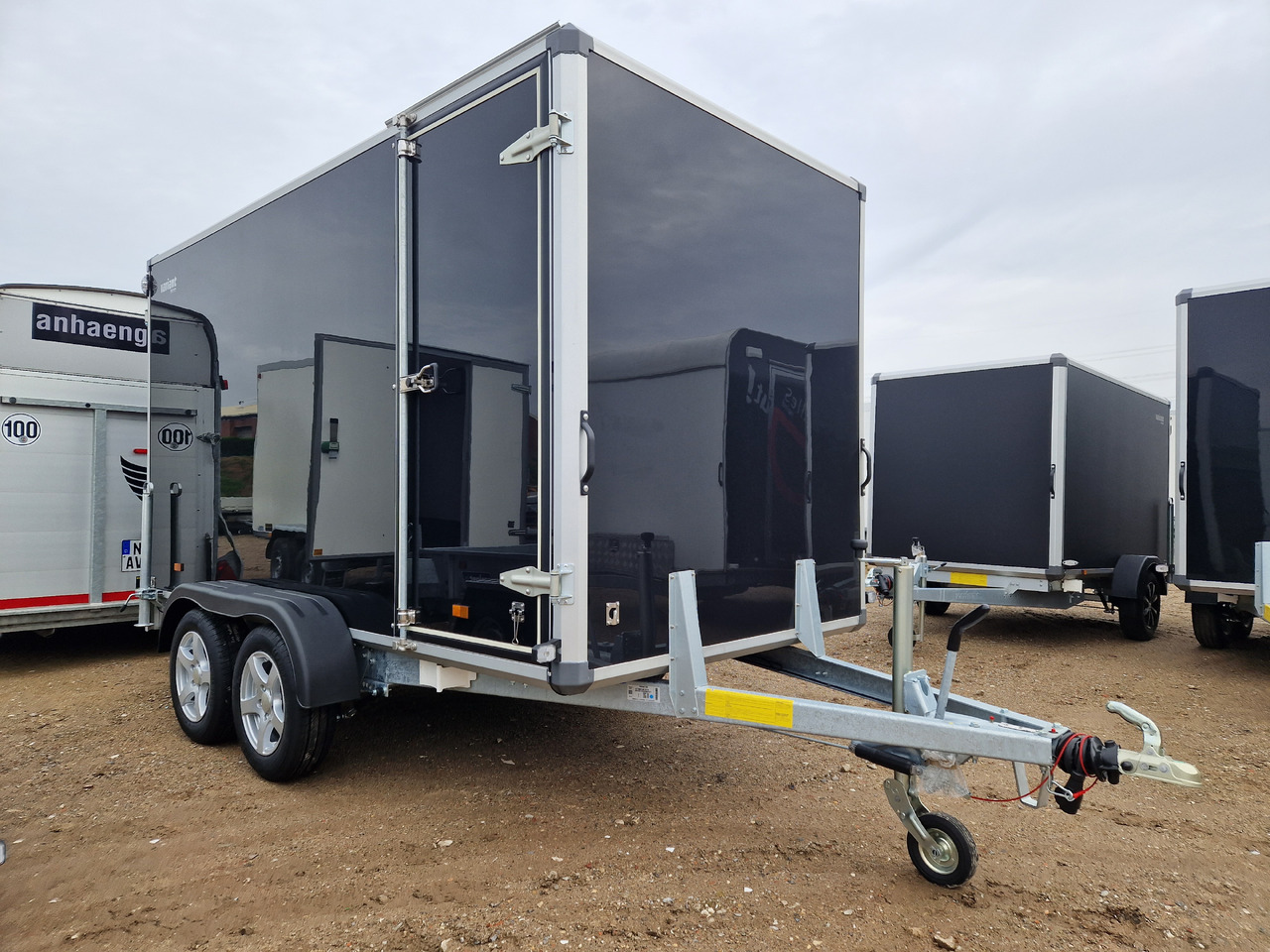 Variant 2517 C4 Edition black 346x168x188cm Seitentür Alufelgen 2500kg 100km/H - Remorque fourgon: photos 1 Variant 2517 C4 Edition black 346x168x188cm Seitentür Alufelgen 2500kg 100km/H - Remorque fourgon: photos 1