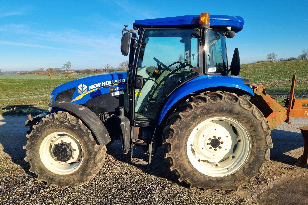 New Holland TD 5.95 - Tracteur agricole: photos 3 New Holland TD 5.95 - Tracteur agricole: photos 3