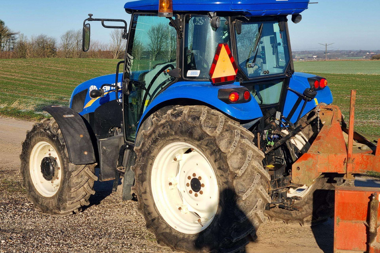 New Holland TD 5.95 - Tracteur agricole: photos 4 New Holland TD 5.95 - Tracteur agricole: photos 4