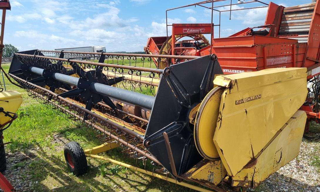Moissonneuse-batteuse New Holland TX36: photos 6