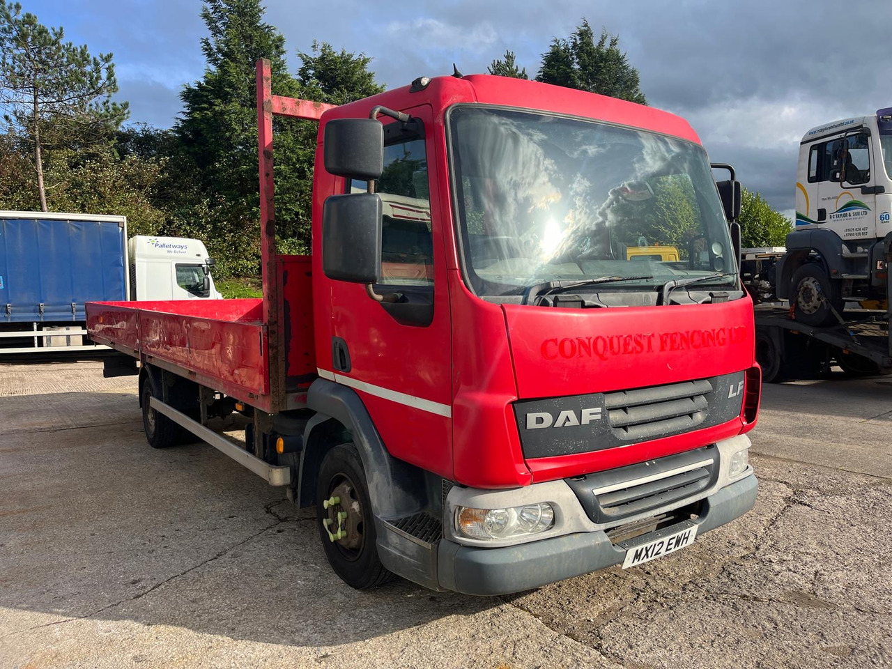 DAF LF 45 160 - Camion plateau: photos 1 DAF LF 45 160 - Camion plateau: photos 1