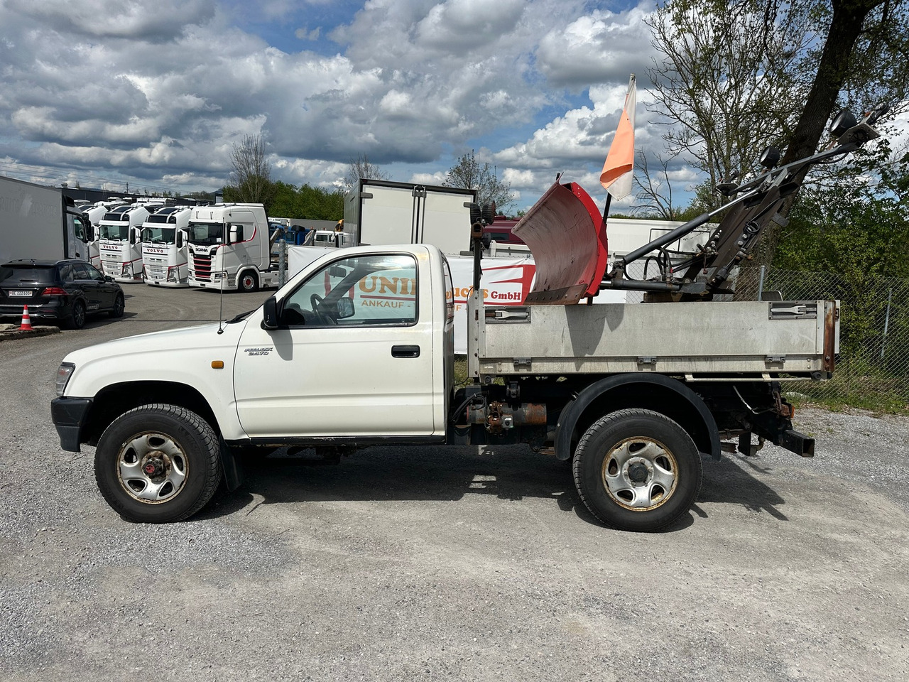 TOYOTA Hilux 4WD 4x4 Winterdienst Kipper - Utilitaire benne: photos 2 TOYOTA Hilux 4WD 4x4 Winterdienst Kipper - Utilitaire benne: photos 2