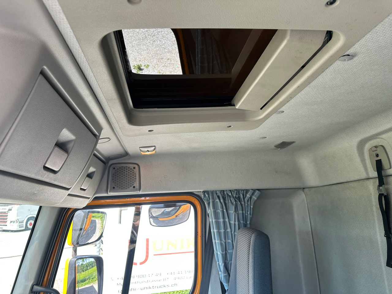 VOLVO FL 2404x2 - Camion fourgon: photos 3 VOLVO FL 2404x2 - Camion fourgon: photos 3