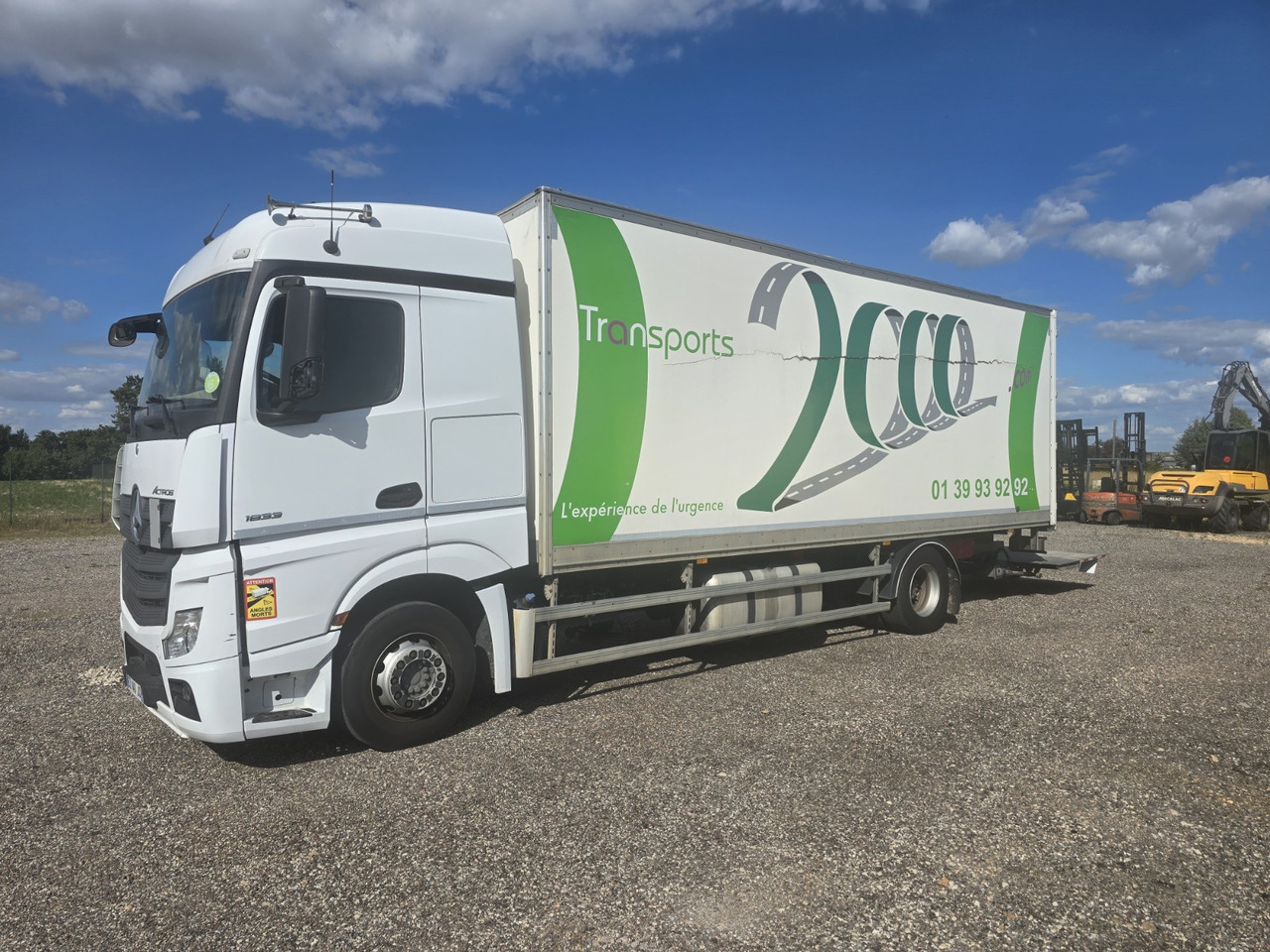 MERCEDES-BENZ 1833 - Camion fourgon: photos 1 MERCEDES-BENZ 1833 - Camion fourgon: photos 1