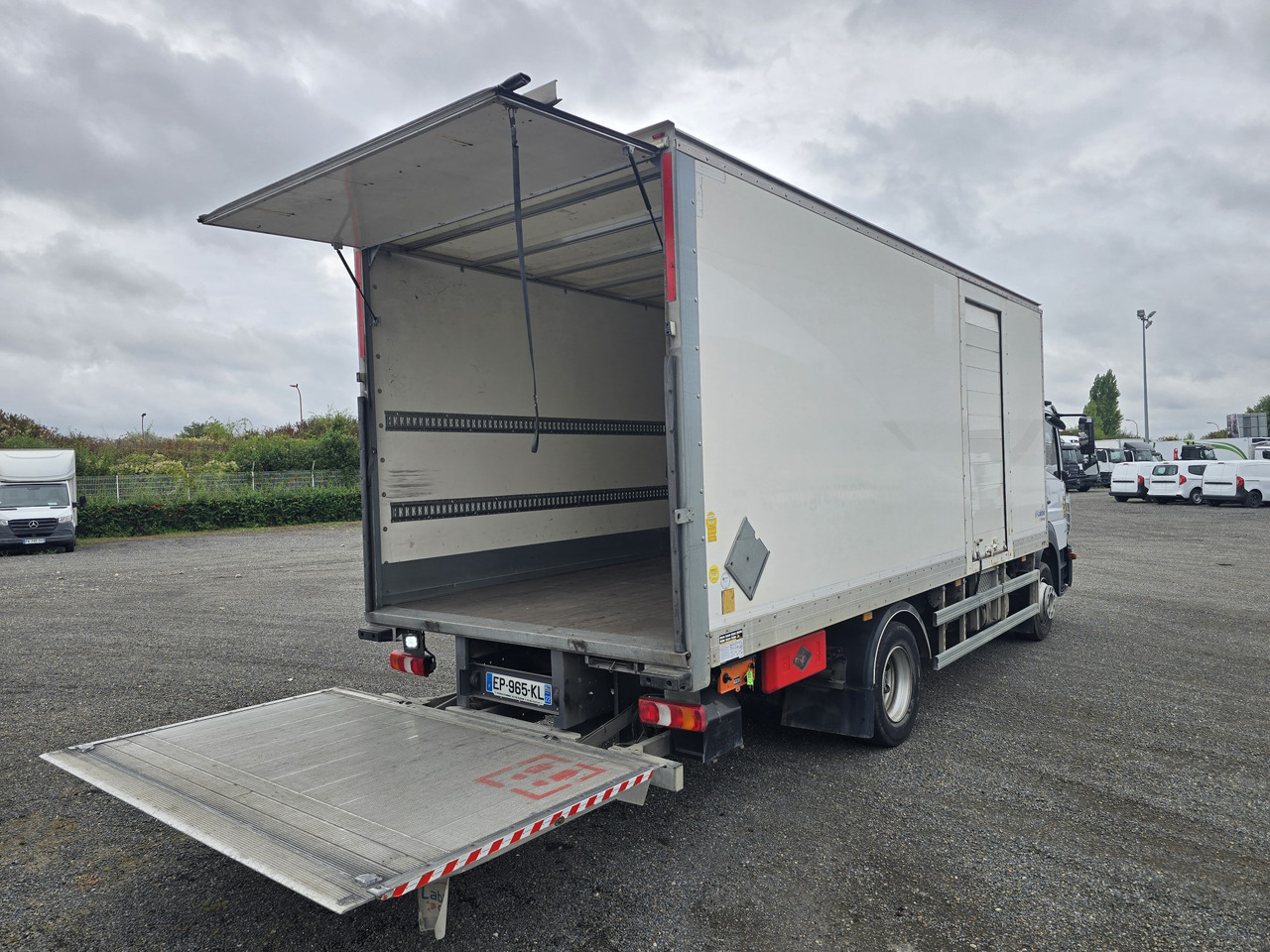 MERCEDES-BENZ Atego 1218 - Bo - LIFT - SIDE DOOR - ADR - Camion fourgon: photos 4 MERCEDES-BENZ Atego 1218 - Bo - LIFT - SIDE DOOR - ADR - Camion fourgon: photos 4