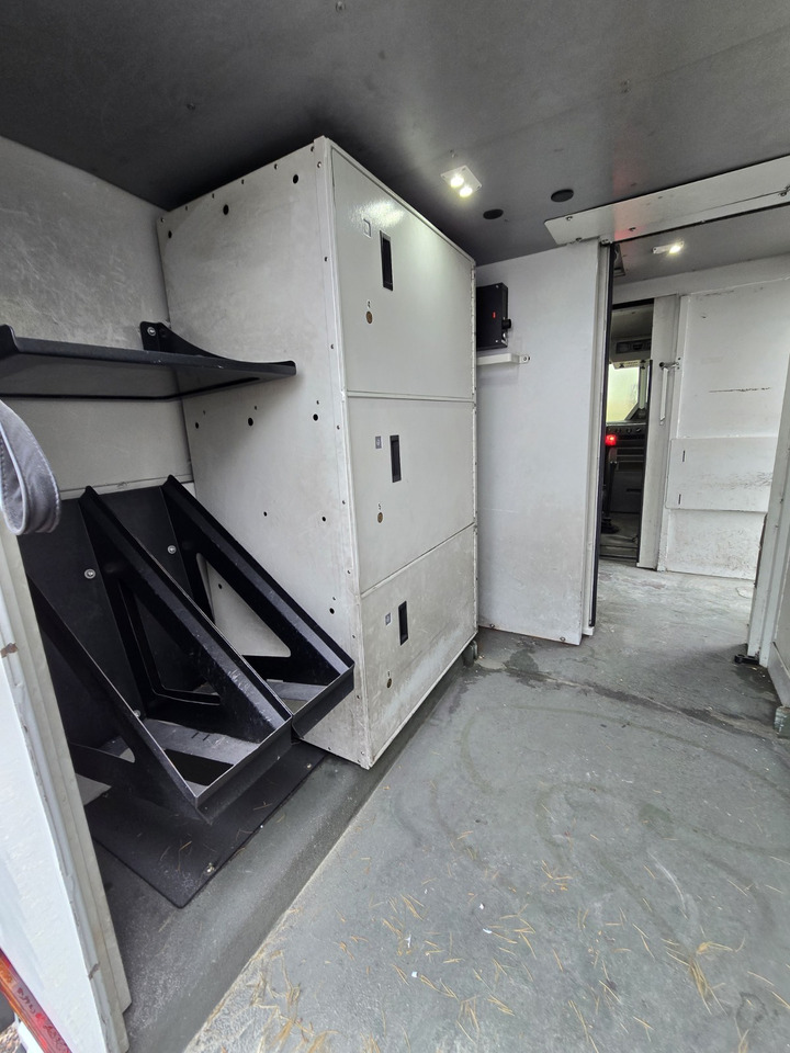 Fourgon blindé Mercedes Vario 816: photos 10
