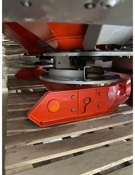 Kuhn Axis 40.1 W - Distributeur d'engrais: photos 2 Kuhn Axis 40.1 W - Distributeur d'engrais: photos 2