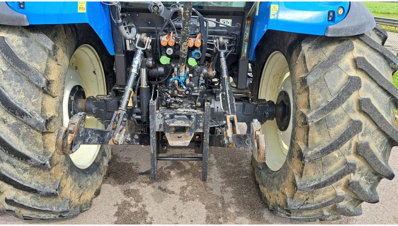 New Holland T 4.105 - Tracteur agricole: photos 5 New Holland T 4.105 - Tracteur agricole: photos 5