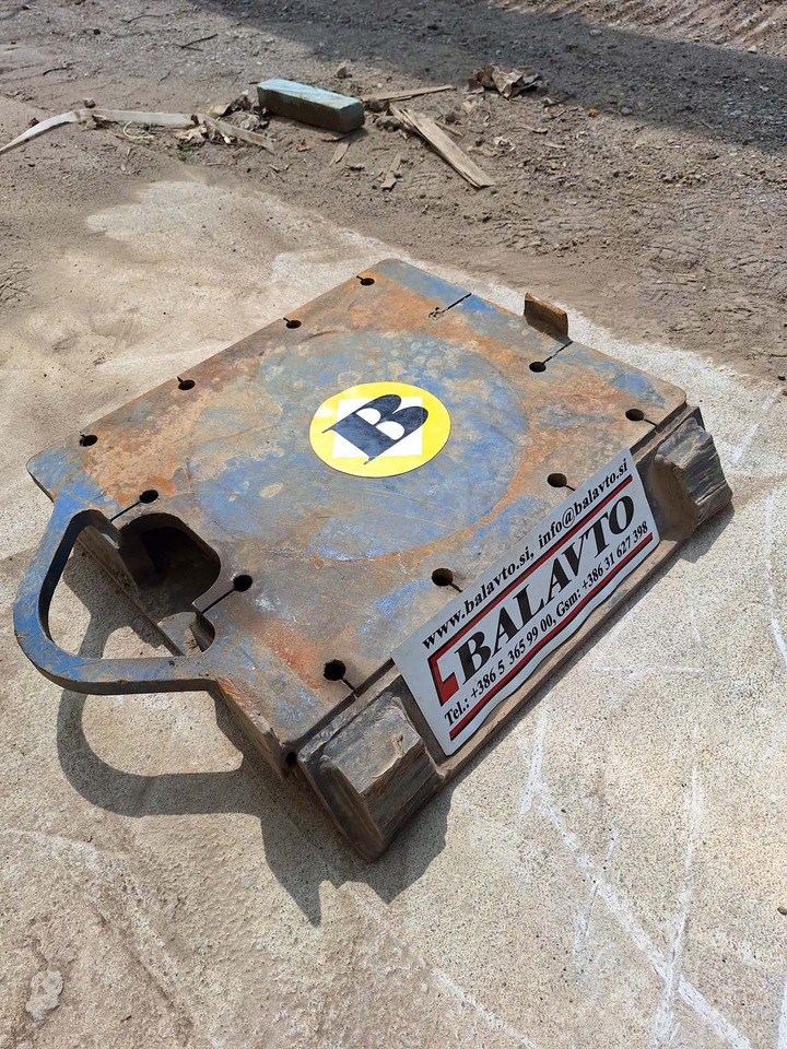 Attachment plate - Attache rapide: photos 1 Attachment plate - Attache rapide: photos 1