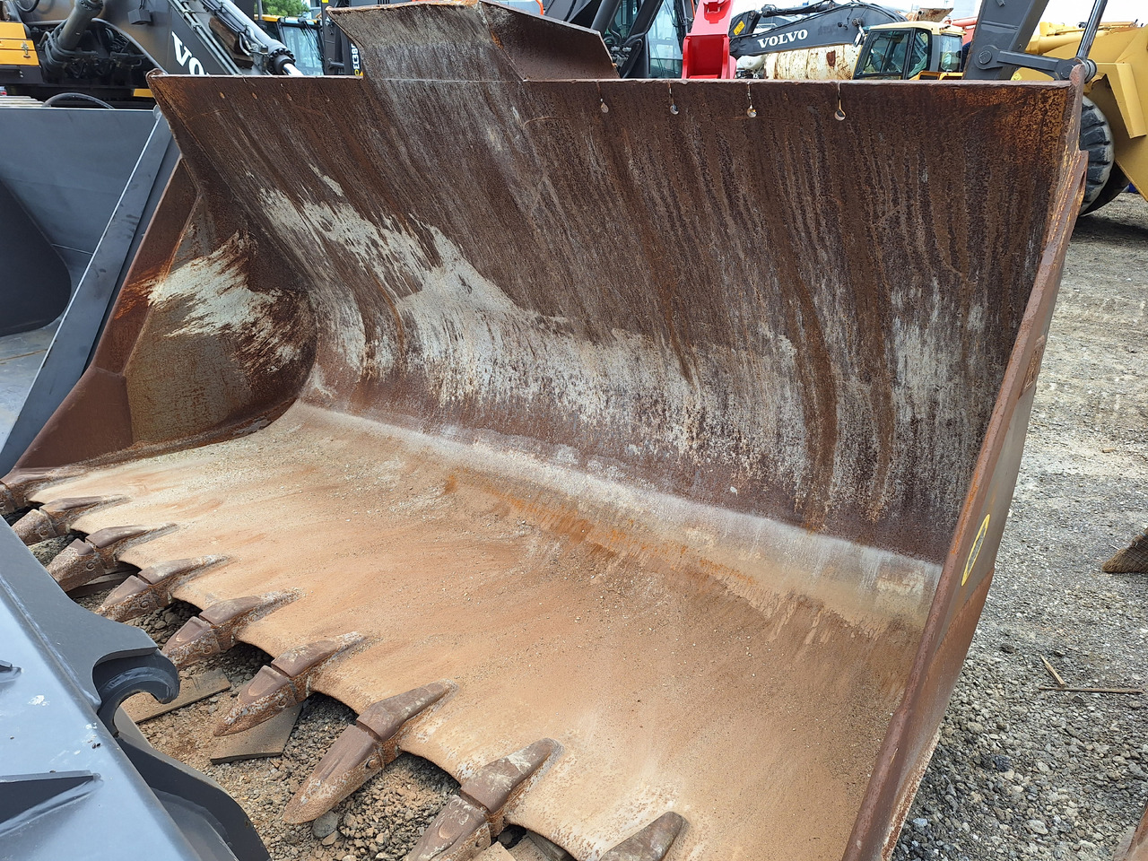 Caterpillar Loader bucket 3300 mm - Godet pour chargeur: photos 1 Caterpillar Loader bucket 3300 mm - Godet pour chargeur: photos 1