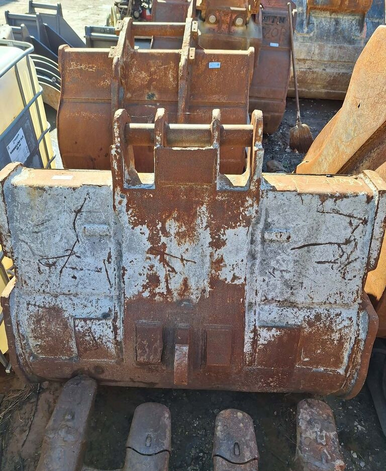 Digging bucket 1300 mm Volvo S1 - Godet pour pelle: photos 2 Digging bucket 1300 mm Volvo S1 - Godet pour pelle: photos 2