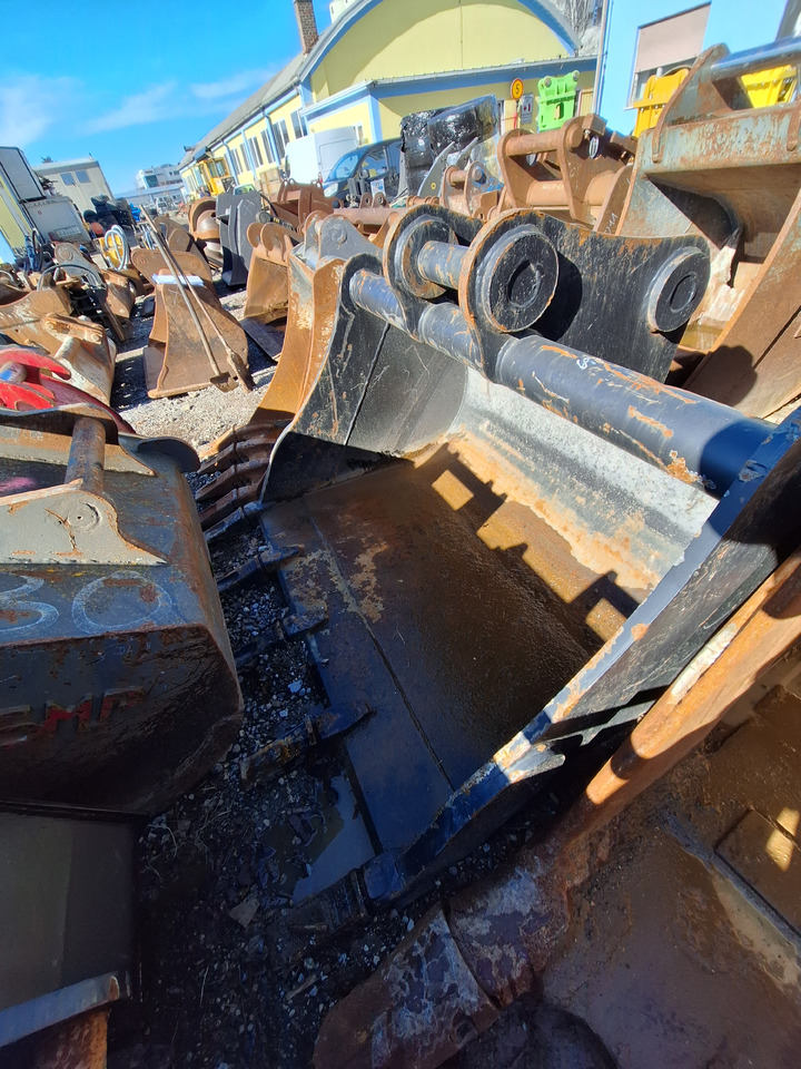 Digging bucket 1550 mm - Godet pour pelle: photos 1 Digging bucket 1550 mm - Godet pour pelle: photos 1