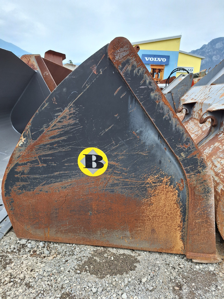 Loader bucket 2200 mm BOE - Godet pour chargeur: photos 1 Loader bucket 2200 mm BOE - Godet pour chargeur: photos 1