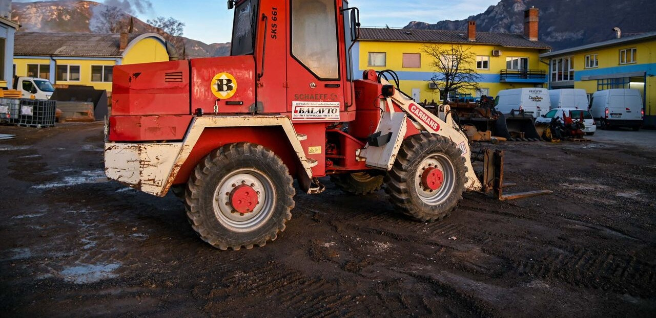 Schaeff SKS 661 - Chargeuse sur pneus: photos 4 Schaeff SKS 661 - Chargeuse sur pneus: photos 4