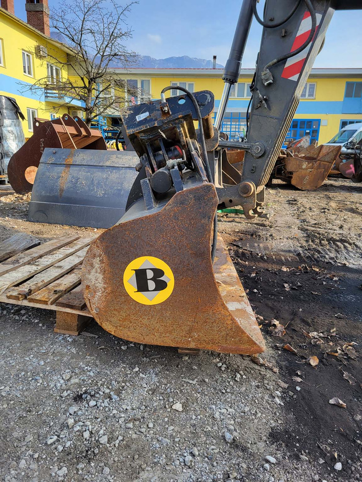 Tilting slope bucket 1800 mm - Godet pour pelle: photos 2 Tilting slope bucket 1800 mm - Godet pour pelle: photos 2